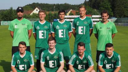 Bild: ref
Sieben der acht Neuzugänge der DJK Ammerthal (hinten von links): Trainer Dominik Haußner, Patrick Pfahler, Christian Schrödl, Phillip Stephan und Co-Trainer Daniel Wolf. Vorne von links: Julius Hammer, Bernhard Neumayer, Jonas Grunner und Florian Hausner.