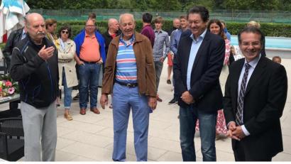 Bild: exb
Abschied: Petr Strobl (links) und seine Weggefährten Dieter Heckmann, Markus Wagner und Vorsitzender Mario Neumann.