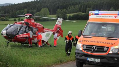 Bild: kro
Der Motorradfahrer musste mit dem Hubschrauber nach Weiden geflogen werden.
