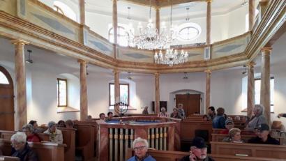 Bild: exb
Ein Ausflug führte Mitterteicher Senioren in die Synagoge in Floß.