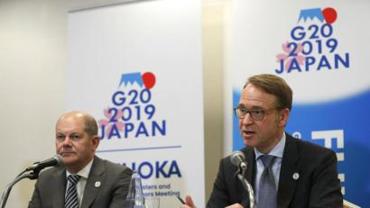 Bild: Kim Kyung-Hoon/Pool Reuters/AP/dpa
Finanzminister Olaf Scholz (SPD, links) und Präsident der Deutschen Bundesbank Jens Weidmann beim Treffens der Finanzminister und Zentralbankchefs der G20-Staaten. Dort wurde auch über Unternehmenssteuern debattiert.