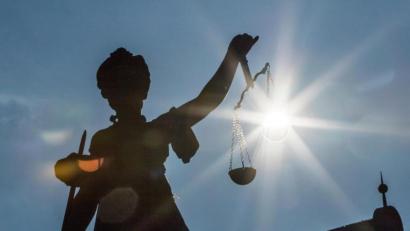 Bild: Frank Rumpenhorst
Eine Statue der Justitia. Foto: Frank Rumpenhorst/Archivbild