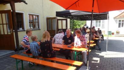 Bild: mad
Die Pfarrgemeinde Schwarzhofen feierte bei herrlichem Sommerwetter ihr Pfarrfest.