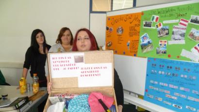 Bild: usc
Zeitreise in die 50er-Jahre: Die ESF-Kurteilnehmer sammelten viel Material zu den Themen Musik, Mode, Urlaubsreisen, Essensgewohnheiten, Möbel, Medien, Zeitgeschichte und Werbung.