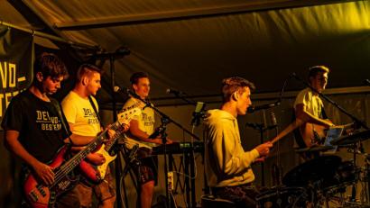 Bild: exb
Die Band „Dei vo gestern“ hinterließ so einen guten Eindruck, dass sie von der Feuerwehr für das nächste Jahr gleich wieder engagiert wurde.