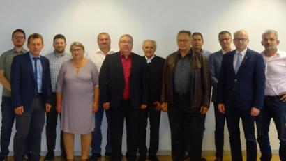 Bild:  Kristina Salonnikov
Simon Hein, Markus Brautsch und Thomas Gollwitzer (von links) vom Institut für Energietechnik zogen Zwischenbilanz bei der Umsetzung der kommunalen Energiepläne der AOVE-Kommunen.