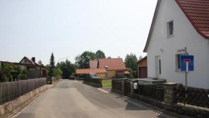 Bild: wro
Die geplante Neuerrichtung eines Wohnhauses im Baugebiet Lindenweg macht eine Änderung des Bebauungsplanes nötig.
