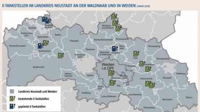 Grafik: Oberpfalz-Medien
Noch viele weiße Flecken: Von einer flächendeckenden Ladeinfrastruktur für E-Autos kann momentan noch keine Rede sein. Bis 2025 sollen laut neu erarbeiteten E-Mobilitätskonzept 160 neue Tankstellen hinzukommen. Die Kommunen werden laut Landrat Andreas Meier bei der Standortsuche eng eingebunden.