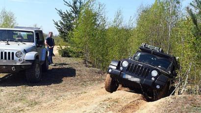 Bild: exb
Die Fahrzeuge bahnten sich auf der Offroad-Strecke ihren Weg.