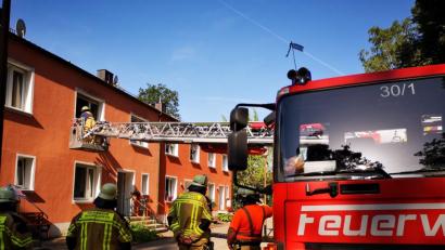Bild: Thomas Dobler
Fast schon Routine ist es für die Schwandorfer Wehr, kranke Menschen aus ihren Wohnungen zu bergen, wenn sich kein anderer Ausweg bietet.