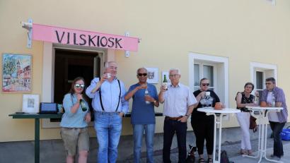 Bild: Wolfgang Steinbacher
Einige der Organisatoren bei der Eröffnung: Maria Aschenbach, Stefan Reuther, Hans Märten und Norbert Scharf (von links). Schon am frühen Nachmittag kamen die ersten Gäste.
