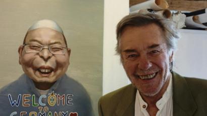 Bild: wsu
Der Galerist Wolf Erdel (rechts) und der Künstler Zhao Bin können auch über eine Entfernung hinweg gut zusammen lachen.