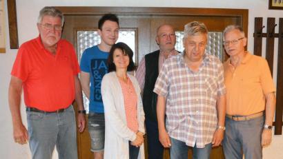 Bild: ü
Der neugewählte Vorstand des Fördervereins des SC Kirchenthumbach: (von links) Hermann Paulus, Christian Perl, Caroline Sobirey, Heinz Biersack, Norbert Geyer und Dr. Eduard Schreglmann.