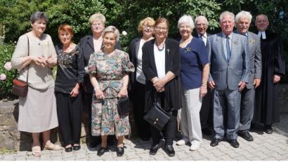 Bild: weu
Zehn Damen und Herren der evangelischen Kirchengemeinde feierten mit Pfarrer Schlinke ihre Jubelkonfirmation.