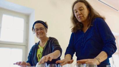 Bild: Wilhelm Koch
Zweimal Heike, das ist Zitrone 17. Und erneut ein ungewöhnliches Konzert in der Asphaltkapelle, diesmal am Sonntag, 30. Juni.