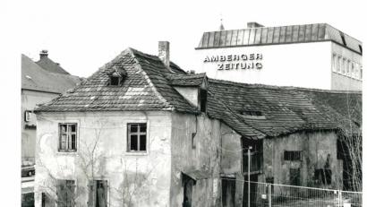 Bild: Wolfgang Steinbacher
So sah es in der Mühlgasse am Anfang der 90er Jahre aus. Damals standen noch die verfallenden Reste der ehemaligen Gärtnerei Zahn.