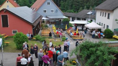 Bild: Kerstin Bodendörfer
Gemütlich machen es sich die Gartler bei der 100-Jahr-Feier in Fürnried.