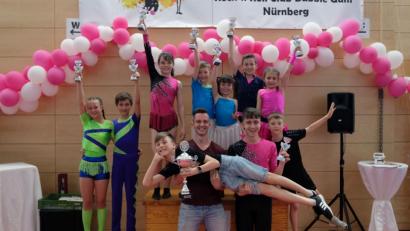Bild: Martin Stubenvoll/exb
Das erfolgreiche Chili Rockers Team. Jeder holt einen Pokal.