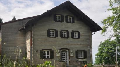 Bild: ws
Im Schutzhaus Silberhütte sowie dem umgebenden Areal möchte Bürgermeister Alfred Stier das "Erste Europäische Naturverständniszentrum" entstehen lassen.