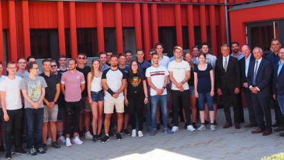 Bild: Bühner
Geoinformatik- und Landmanagementstudenten sowie OTH-Professoren und Verteter des ALE 
trafen sich zum EMI-Forum in Tirschenreuth.