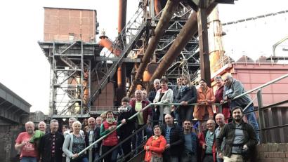 Bild: mor
Das Eisenhüttenwerk mit seinen Hochöfen im Industriepark Duisburg ist bei der JU-Revival-Tour in den Ruhrpott einer der Höhepunkte.