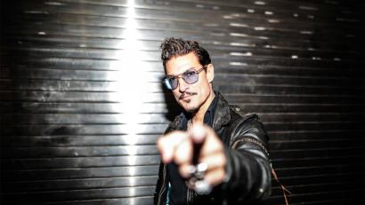 Bild: www.chris-töpperwien.com
Auswanderer, Dschungelcamper, Currywurstmann: Chris Töpperwien nimmt Kurs auf Neustadt/WN.