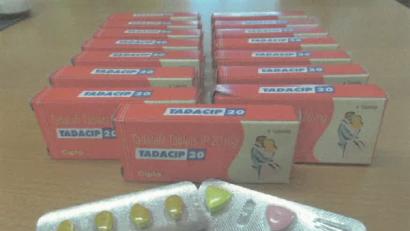 Bild: Hauptzollamt Regensburg
Die Pillen sollen die Potenz stärken, sind aber illegal.