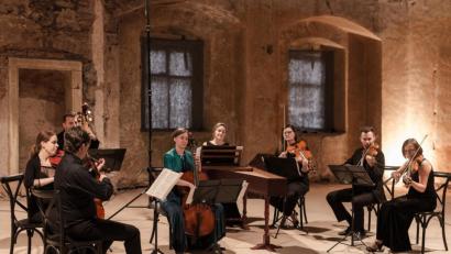 Bild: M. Kasperczak
Das polnische Barockensemble mit dem Cembalisten Marcin Światkiewicz begeistert mit lebendig-geschmeidigem Spiel.
