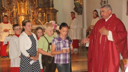 Bild: frd
Im Festgottesdienst trugen die Kinder dem Hl. Vitus ihre Fürbitten vor und beteten auch für die Verstorbenen.