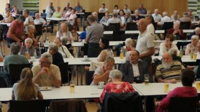 Bild: weu
Die Senioren verbrachten einen unterhaltsamen Nachmittag in der Schwarzachtalhalle.