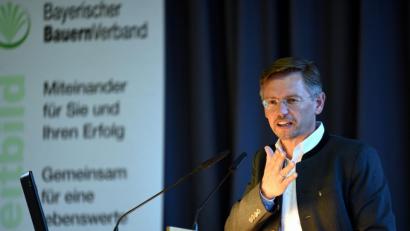 Bild: bgm
„Es ist eine Hop- oder Top-Entscheidung“, sagt Landtagsabgeordneter Tobias Reiß zur Annahme eines Volksbegehrens. Er ist überzeugt, dass die Annahme des Volksbegehrens Artenschutz in Kombination mit Begleitgesetzten der beste Weg war.