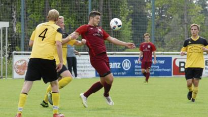 Bild: gb
Julian Schindler (Dritter von links) steuerte 44 Treffer zum Titelgewinn des TSV Waldershof in der Kreisklasse Stiftland bei.