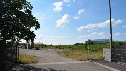 Bild: bnr
Die Hertzstraße im Industriegebiet West soll um 70 Meter verlängert werden. Hier entsteht die neue Atemschutzübungsstrecke.