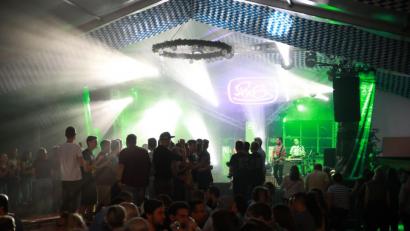 Bild: njn
Stimmung pur herrschte im TSV-Festzelt bei der Partynacht mit Pop nach 8.