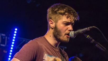 Bild: Reinhold Buchner
Musik als "absolute Leidenschaft": Andy Teichner spielt bei den "404 Whizzkids" Gitarre und bei "Random System" Bass.