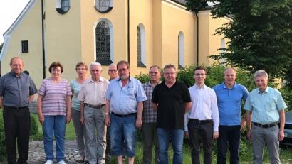 Bild: exb
Die Führungsmannschaft des Orgelbauvereins mit Gästen (von links): Pfarrer Thomas Thiermann, Rita Ott, Rita Forster, Hans Schmidkonz, Benno Krottenthaler, Robert Sladky, Erhard Forster, Vorsitzender Johann Löw, Florian Löw, Markus Preisinger und Bürgermeister Lothar Müller.
