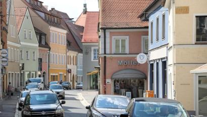 Bild: Wolfgang Steinbacher
Die Untere Nabburger Straße am Dienstagnachmittag – der Verkehr fließt wieder so, wie es die Amberger gewohnt sind.