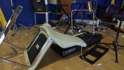 Bild: Alexander Auer
Zerstörte Musikinstrumente.