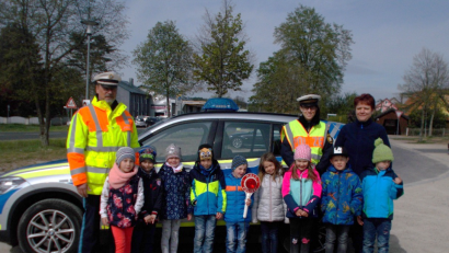 Bild: do
Als wissbegierig zeigten sich Vorschulkinder an den beiden Verkehrserziehungstagen mit den Beamten der Polizeiinspektion Eschenbach.
