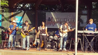 Bild: Kunz
Die Country-Formation "Mountaineros" heizten den Weidenern ein.
