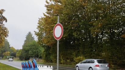 Bild: ge
Die Schilder stehen schon bereit.