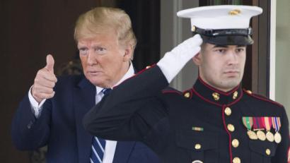 Bild: Alex Brandon/AP/dpa
Donald Trump hat nach einem Bericht der "New York Times" Luftangriffe auf den Iran gebilligt, diese dann aber in der Nacht zum Freitag abrupt gestoppt.