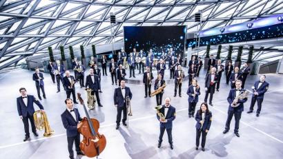 Bild: Bayerische Bereitschaftspolizei/Tobias Epp
Polizeibeamte sorgen für Lichtblicke: Mit einem Benefizkonzert für die Hilfsaktion "Lichtblicke", die in diesem Jahr ihr 25-jähriges Bestehen feiert.