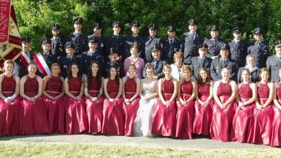 Bild: lst
Die komplette Feuerwehr Wildenau und die Festdamen danken allen Helfern, Sponsoren, Gönnern, Besuchern und den Einwohnern für die Unterstützung zum durchwegs gelungenen 150-jährigen Jubiläum.