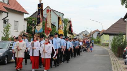 Bild: exb
Die Fronleichnamsprozession auf der 1,1 km langen Strecke durch Premenreuth.