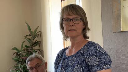 Bild: rpp
Elisabeth Gottsche vom Verein „Generation Hand in Hand e.V.“ stellt das Konzept und die Idee des Vereins den Gemeinderäten von Kastl vor.