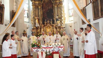 Bild: soj
Domvikar Harald Scharf beim Festgottesdienst in der Pfarrkirche.