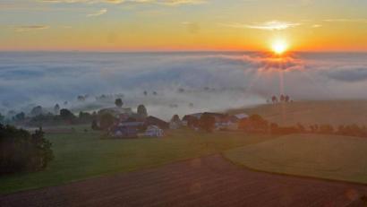 Bild: Günter Moser
Sonnenaufgang beim Aussichtsturm in Rödlas.
