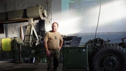 Bild: bkr
Thomas Krenzer war mit seinem historischen Gespann, bestehend aus einem AM-General M 813 Truppentransporter-Lkw und einer Feldhaubitze aus dem Jahr 1941, in Wien. Ziel war die Veranstaltung „Auf Rädern und Ketten“ des Heeresgeschichtlichen Museums. Über seine Eindrücke und Erfahrungen berichtete er beim monatlichen Informationsstammtisch der Reservistenkameradschaft Immenreuth.