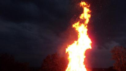 Bild: ksi
Eine riesige Feuersäule weit sichtbar im Naabtal